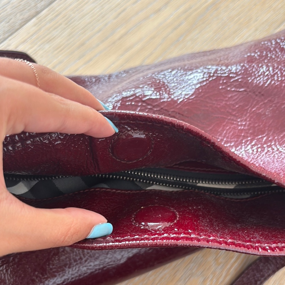 Burberry Elegant Burgundy Leather Handbag - Picture 5 of 10